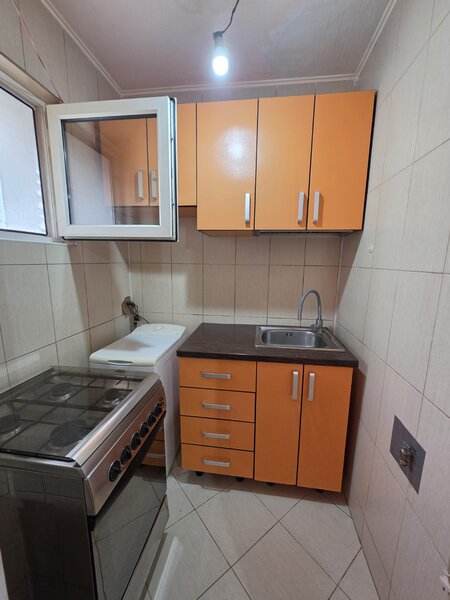 Titan, Postavarul intersectie B-ul 1 Decembrie 1918, stradal, vedere spate