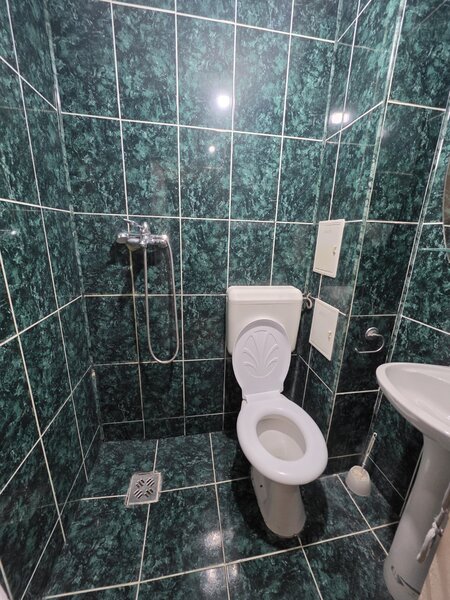 Titan, Postavarul intersectie B-ul 1 Decembrie 1918, stradal, vedere spate