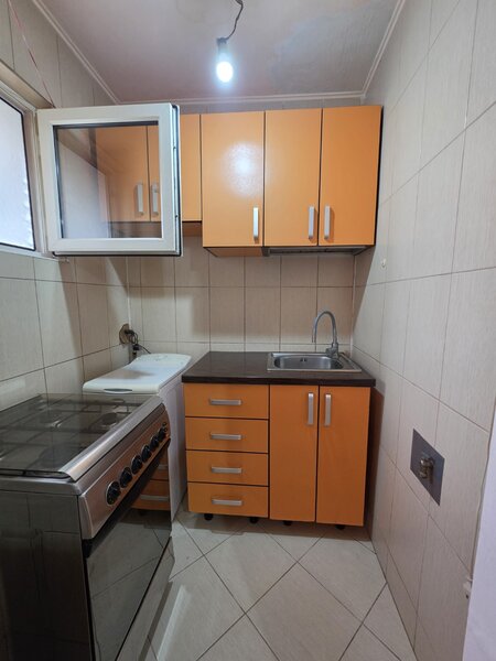 Titan, Postavarul intersectie B-ul 1 Decembrie 1918, stradal, vedere spate