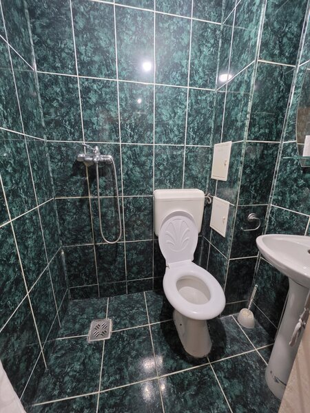 Titan, Postavarul intersectie B-ul 1 Decembrie 1918, stradal, vedere spate