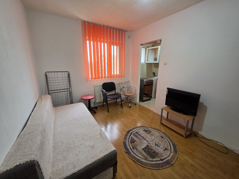 Titan, Postavarul intersectie B-ul 1 Decembrie 1918, stradal, vedere spate