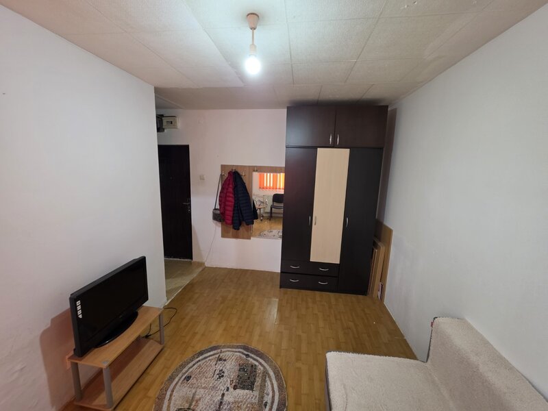 Titan, Postavarul intersectie B-ul 1 Decembrie 1918, stradal, vedere spate